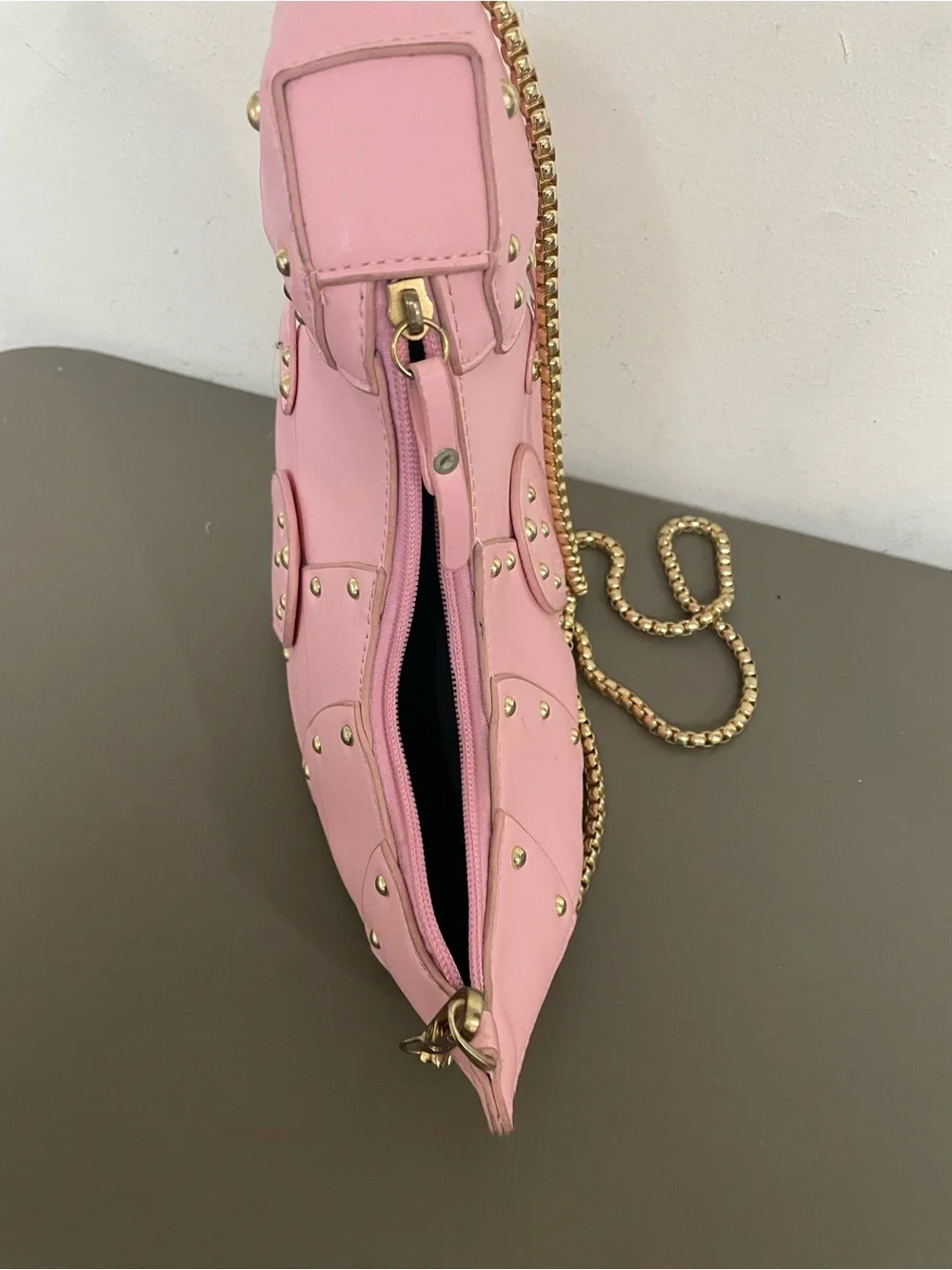 Pink Dinosaur-Shaped Crossbody Bag with Gold Chain